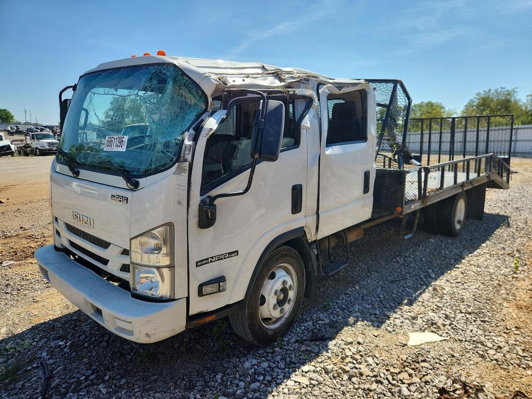 Vue de 2021 ISUZU NPR HD, angle 1