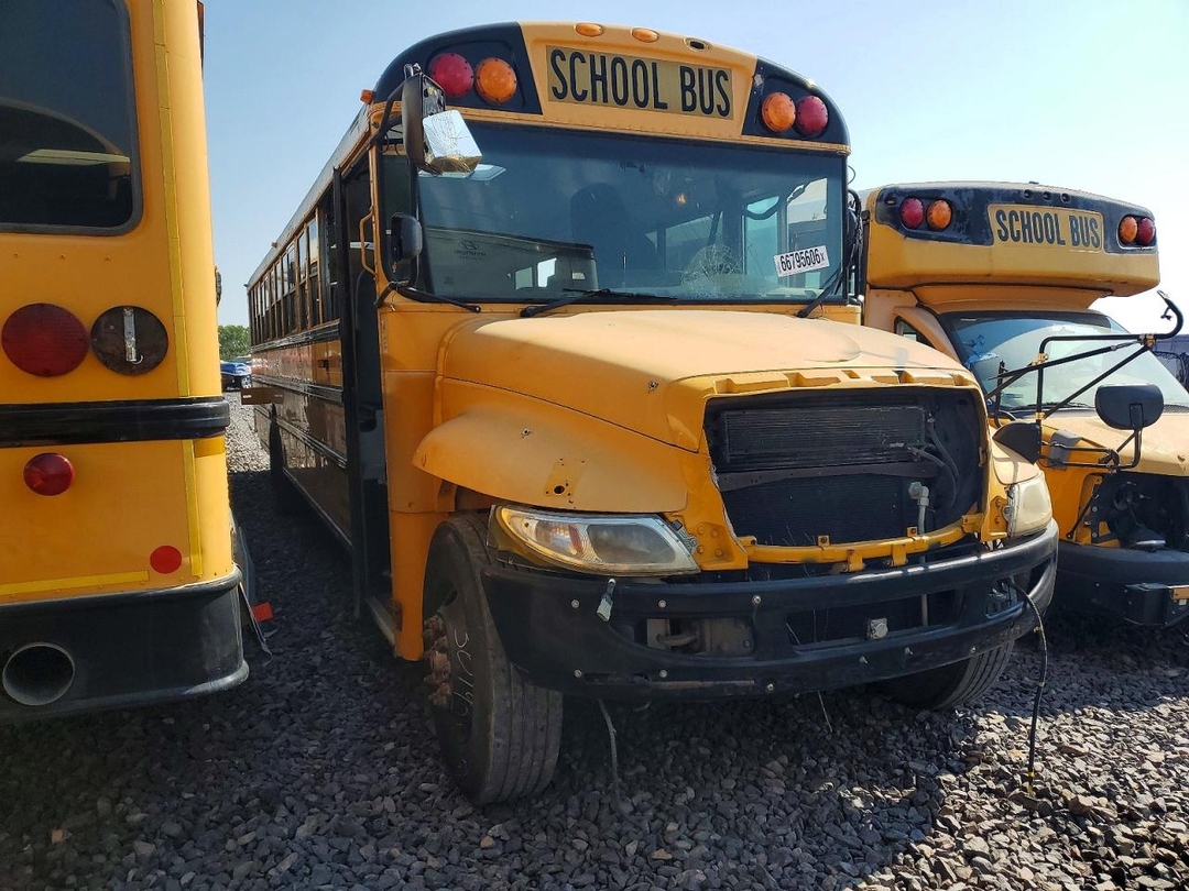 Вид 2013 IC CORPORATION CE SERIES SCHOOL - SCHOOL BUS, угол 1