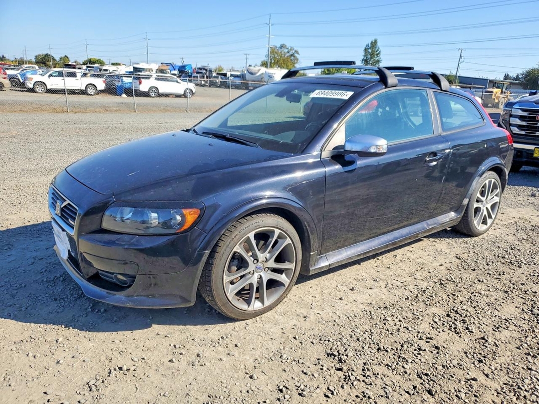 Vue de 2010 VOLVO C30 T5, angle 1