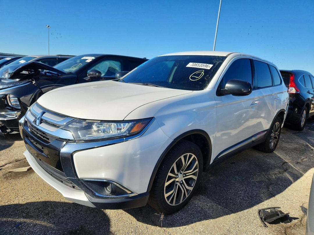 منظر 2016 MITSUBISHI OUTLANDER SE، زاوية 1
