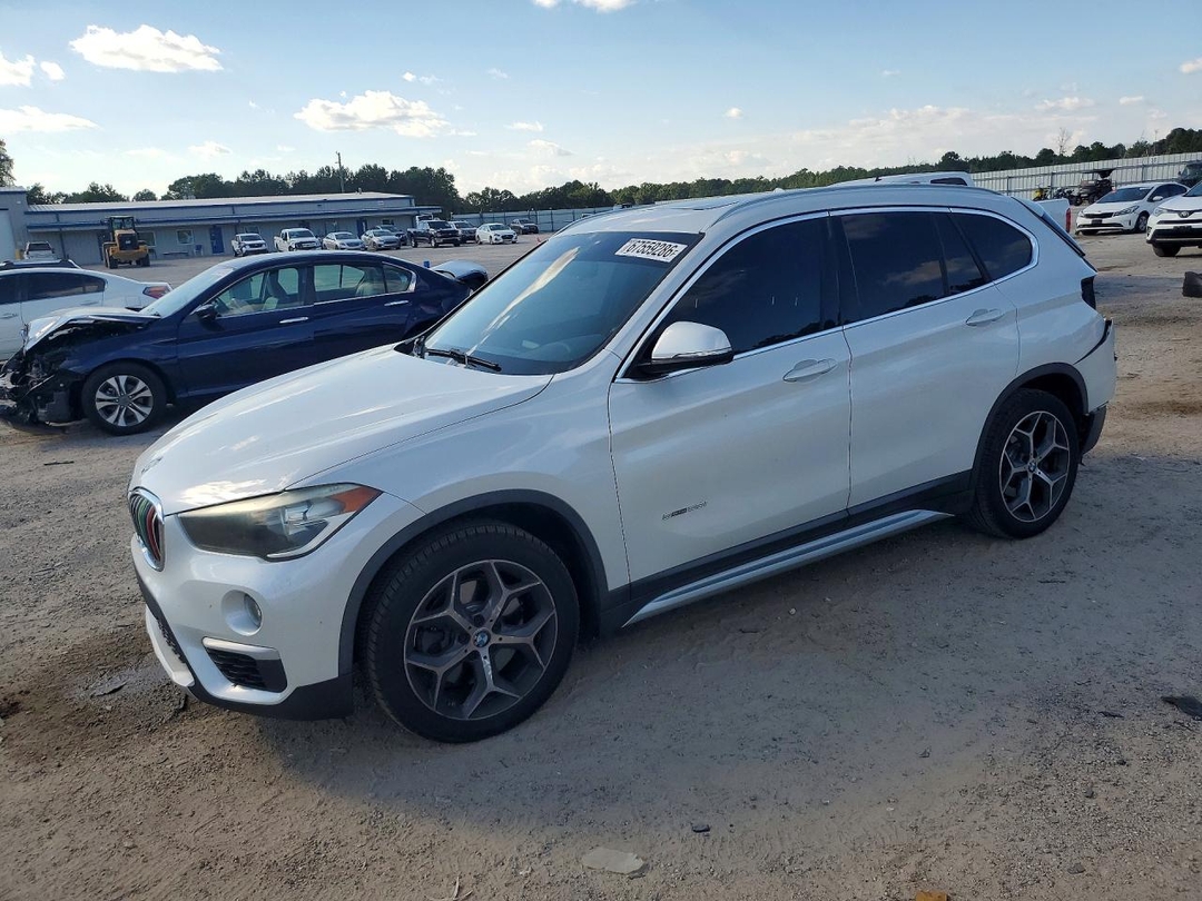 منظر 2018 BMW X1 SDRIVE28I، زاوية 1