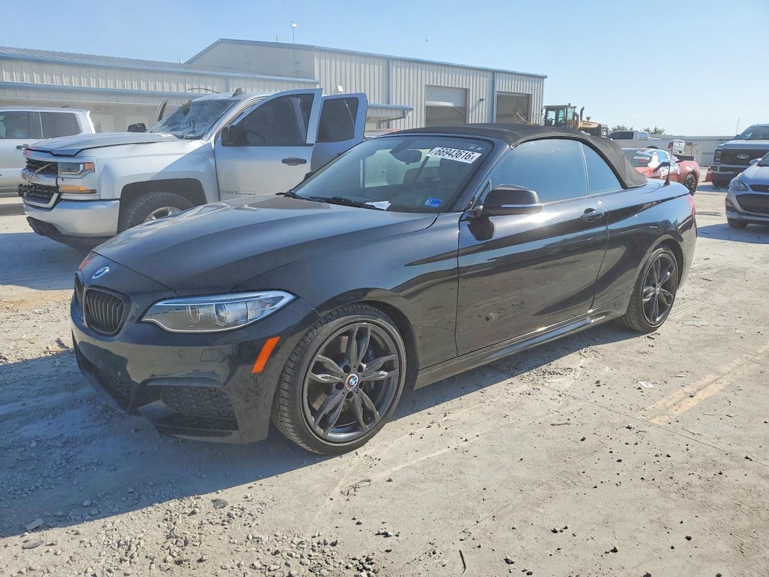 Vista de 2016 BMW M235XI, ángulo 1
