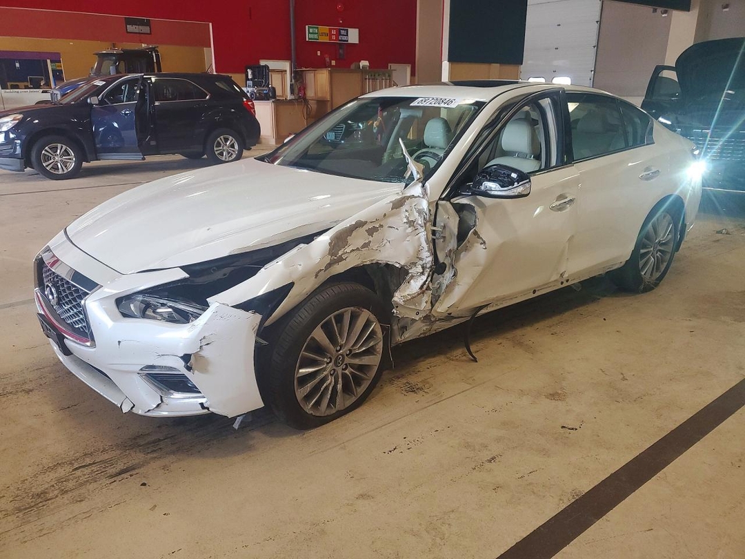 Vista de 2019 INFINITI Q50 3.0T LUXE, ángulo 1