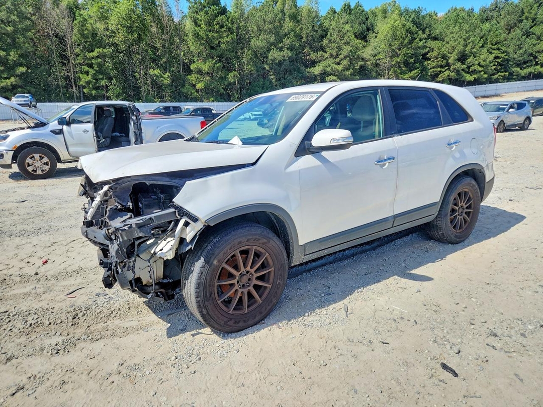 Vue de 2011 KIA SORENTO LX, angle 1