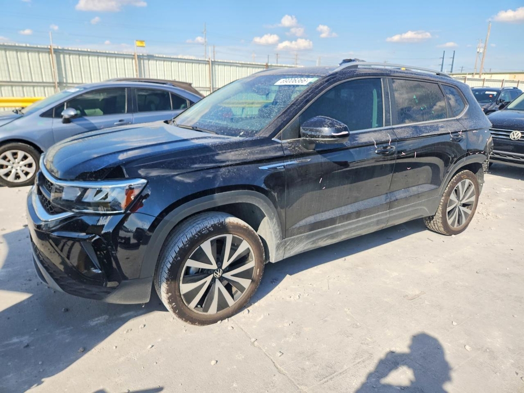 Vue de 2023 VOLKSWAGEN TAOS SE, angle 1