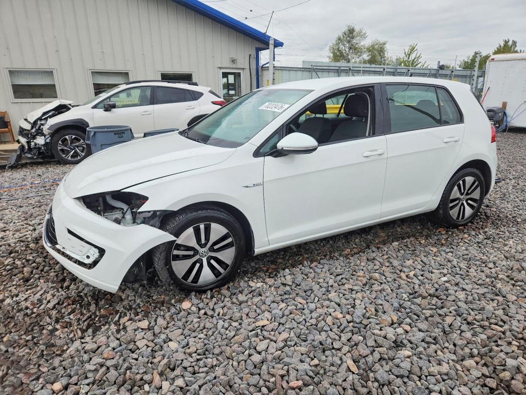 Vue de 2019 VOLKSWAGEN E-GOLF SE, angle 1