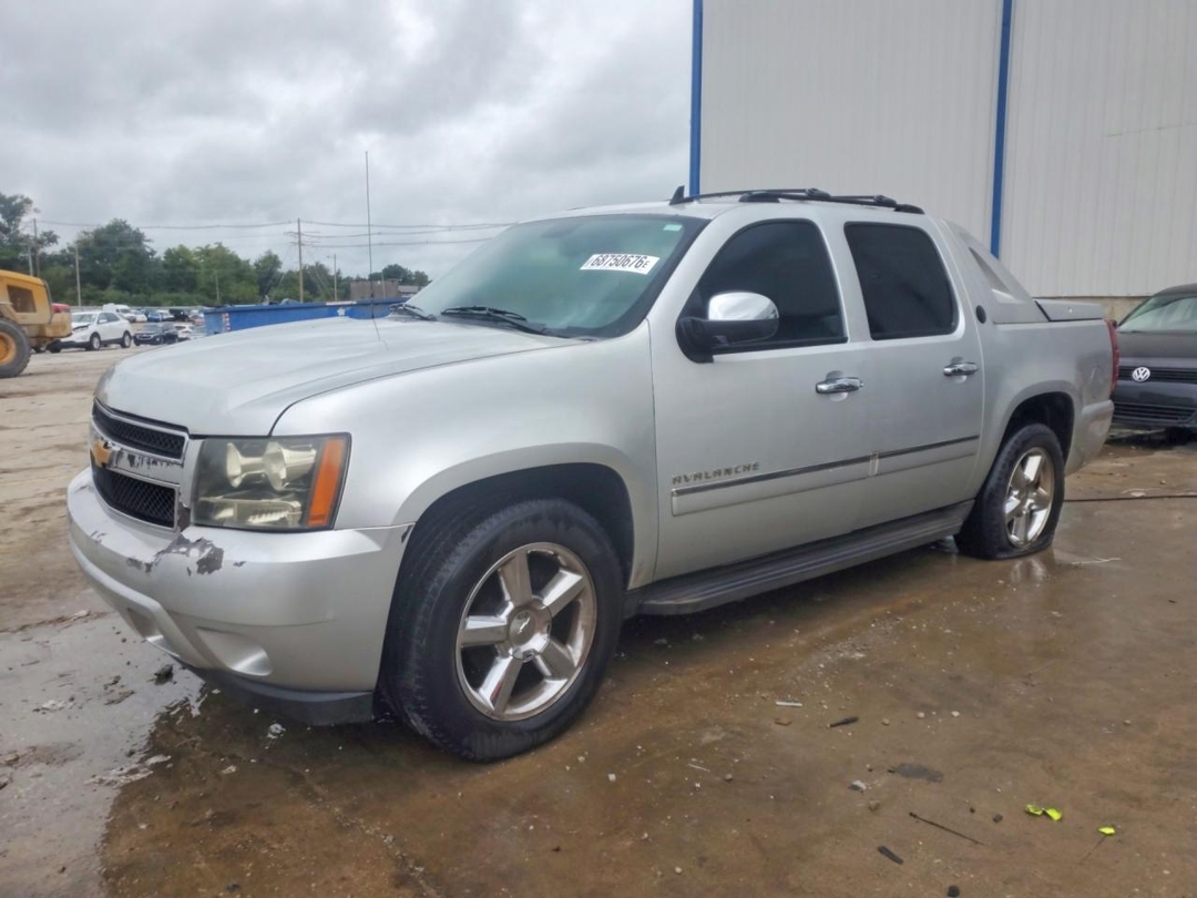 Vista de 2013 CHEVROLET AVALANCHE LTZ, ángulo 1