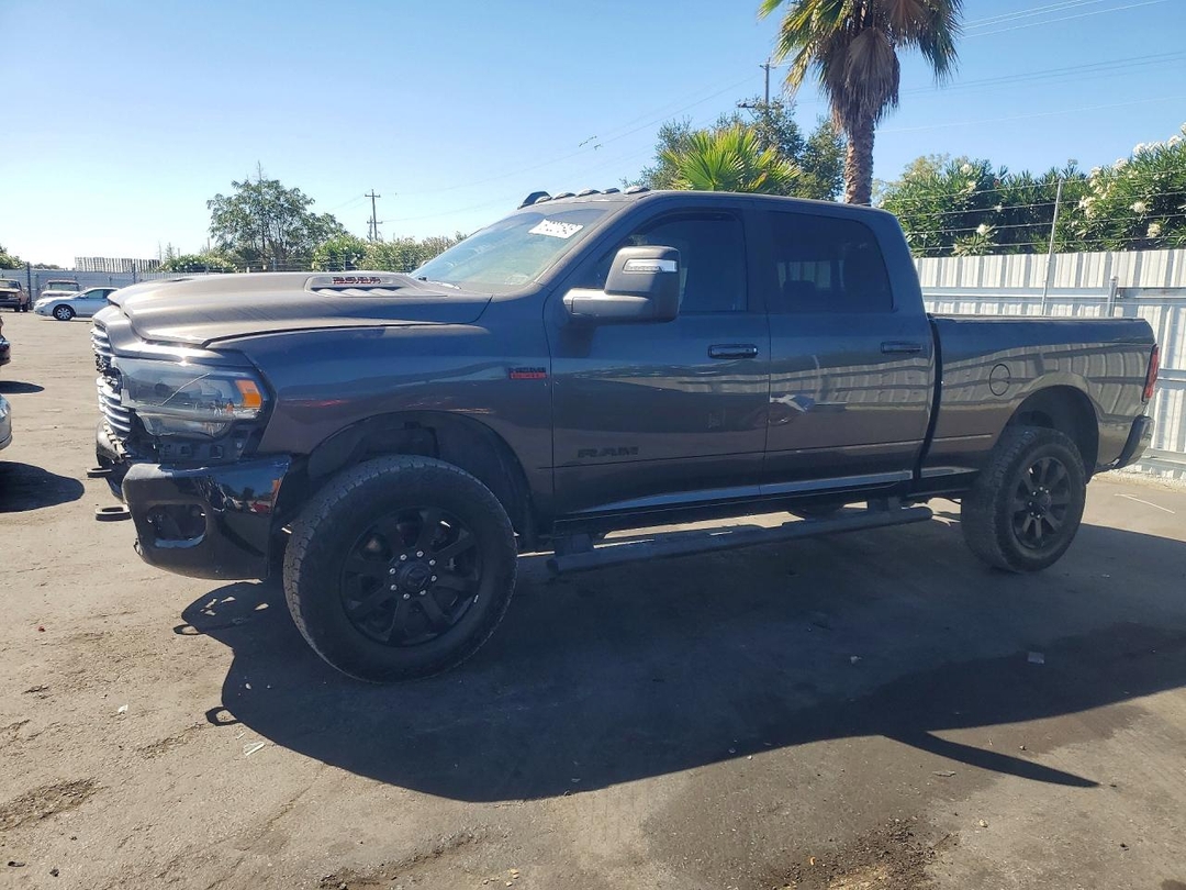 Vista de 2023 RAM 2500 LARAMIE, ángulo 1