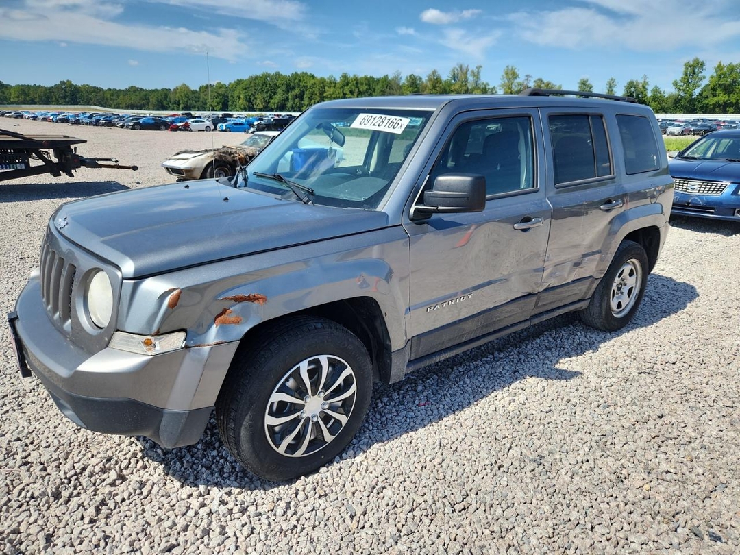 Vue de 2013 JEEP PATRIOT SPORT, angle 1