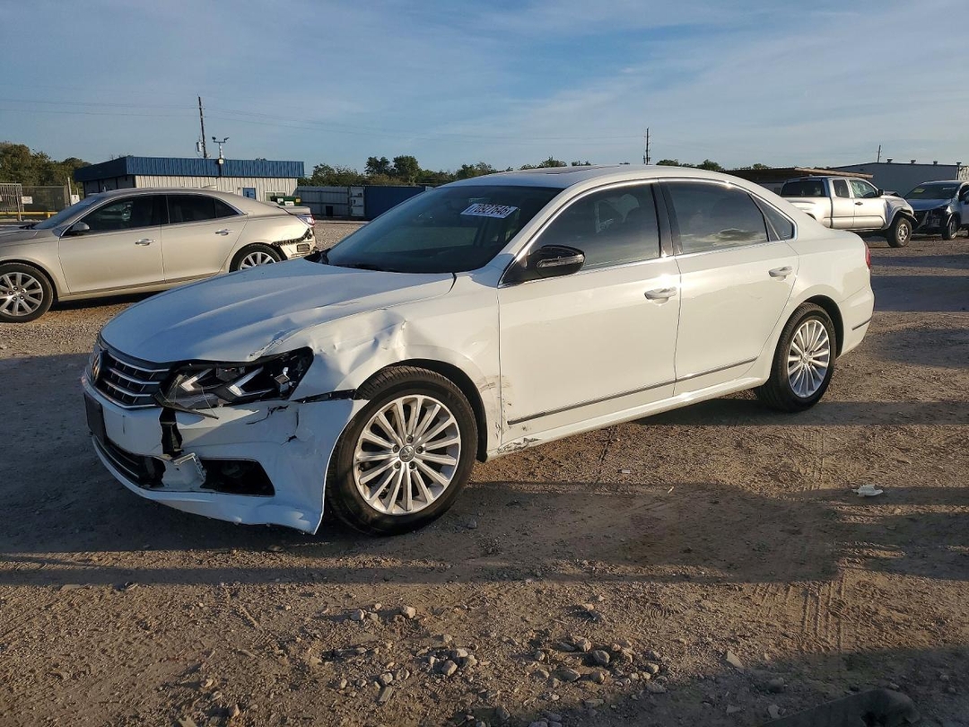 منظر 2017 VOLKSWAGEN PASSAT SE، زاوية 1