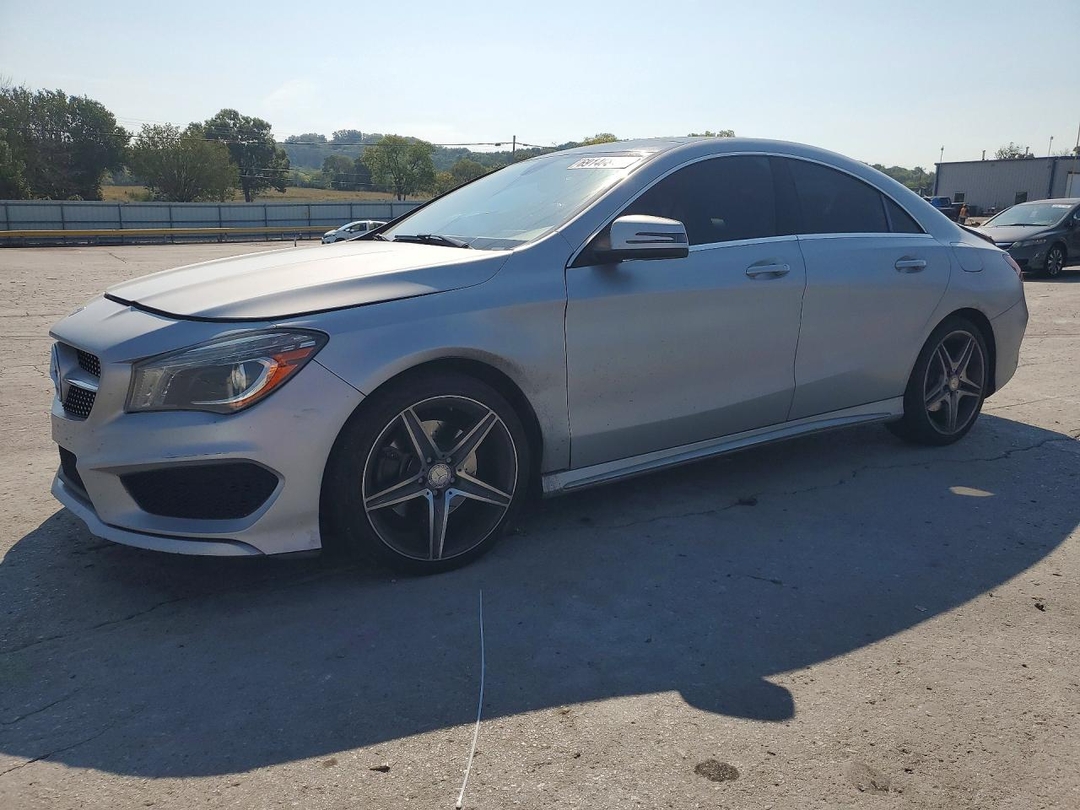 Vue de 2014 MERCEDES-BENZ CLA 250 4MATIC, angle 1