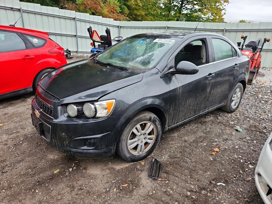 منظر 2014 CHEVROLET SONIC LT، زاوية 1