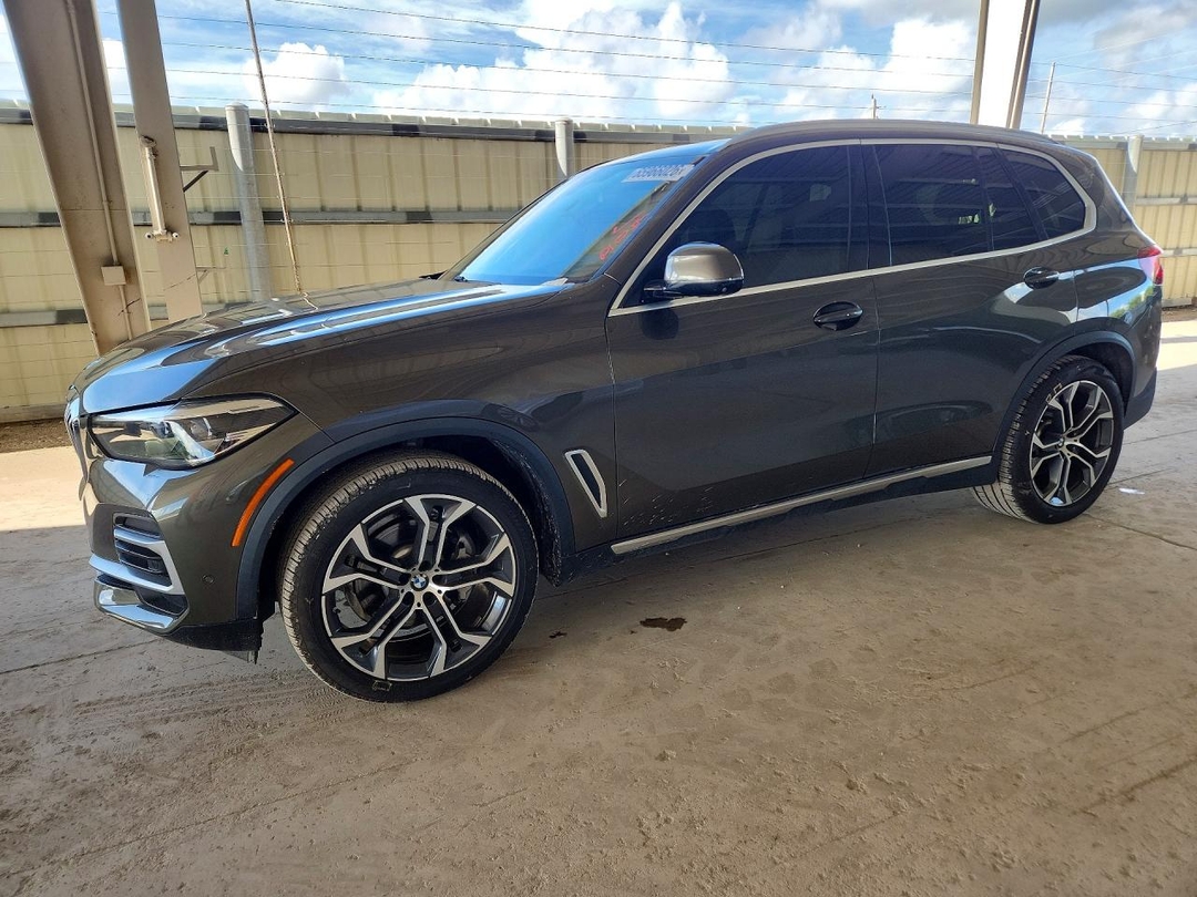 Vue de 2022 BMW X5 SDRIVE 40I, angle 1