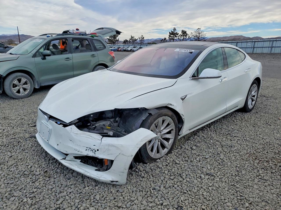 Vista de 2017 TESLA MODEL S, ángulo 1