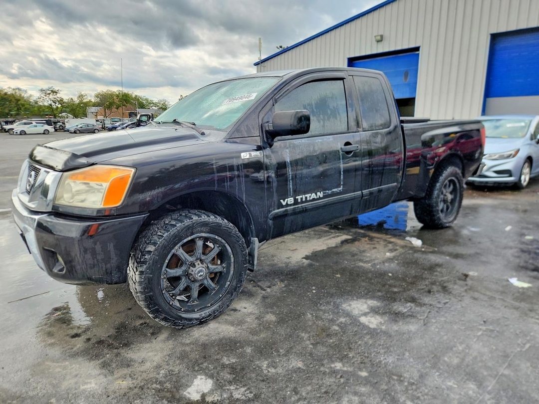 منظر 2011 NISSAN TITAN SV، زاوية 1