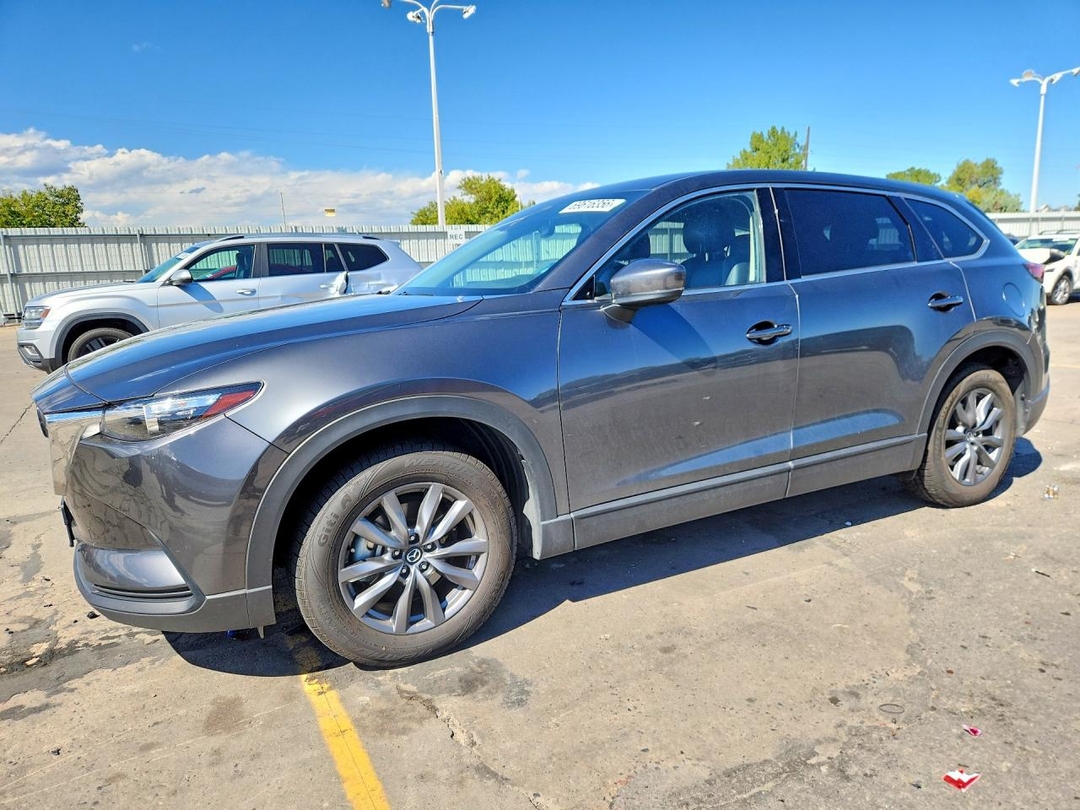 Vue de 2021 MAZDA CX-9 TOURING, angle 1