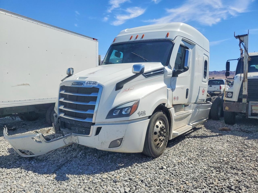 Вид 2025 FREIGHTLINER CASCADIA 126 SEMI TRUCK, угол 1