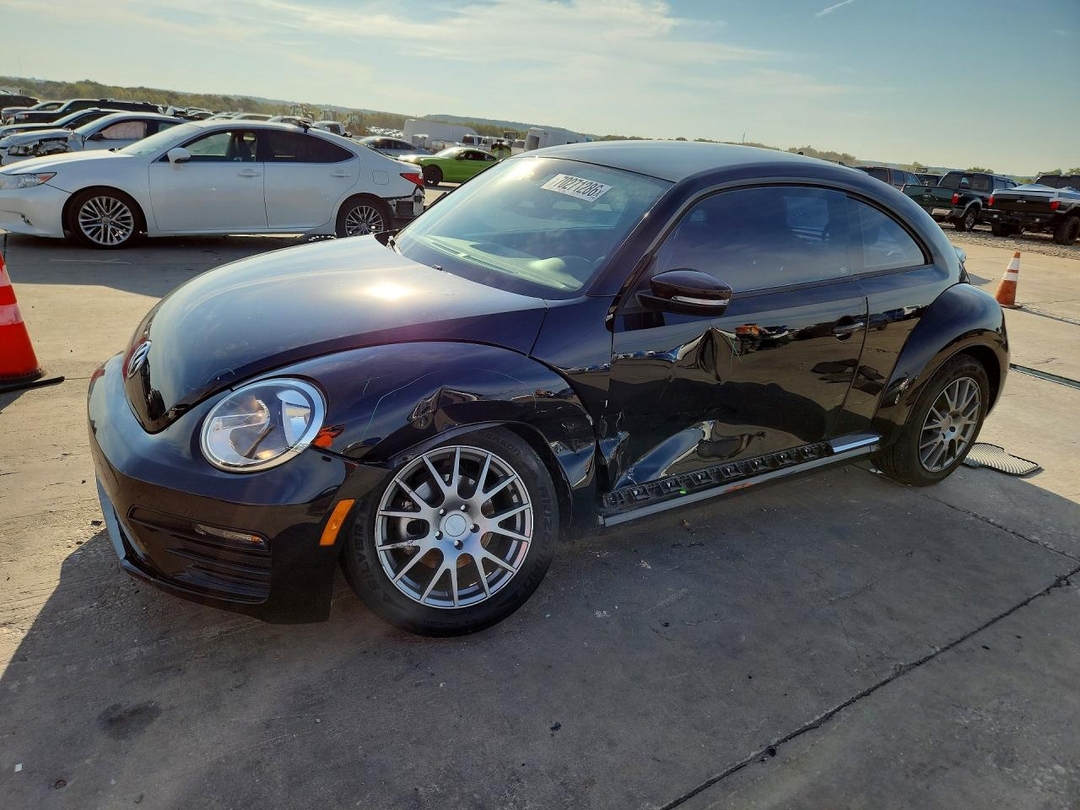 Вид 2018 VOLKSWAGEN BEETLE S, угол 1