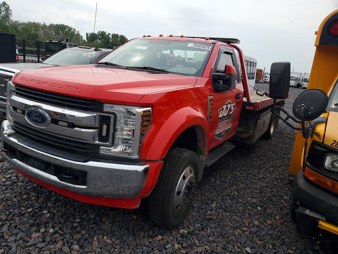 Vue de 2019 FORD F550 SUPER DUTY, angle 1