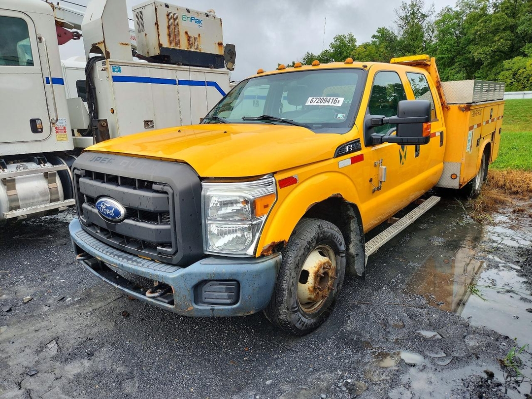 Vue de 2016 FORD F350 XL, angle 1