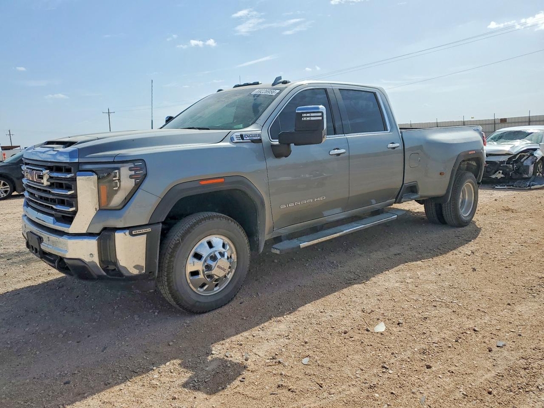 منظر 2026 GMC SIERRA K3500 SLT، زاوية 1
