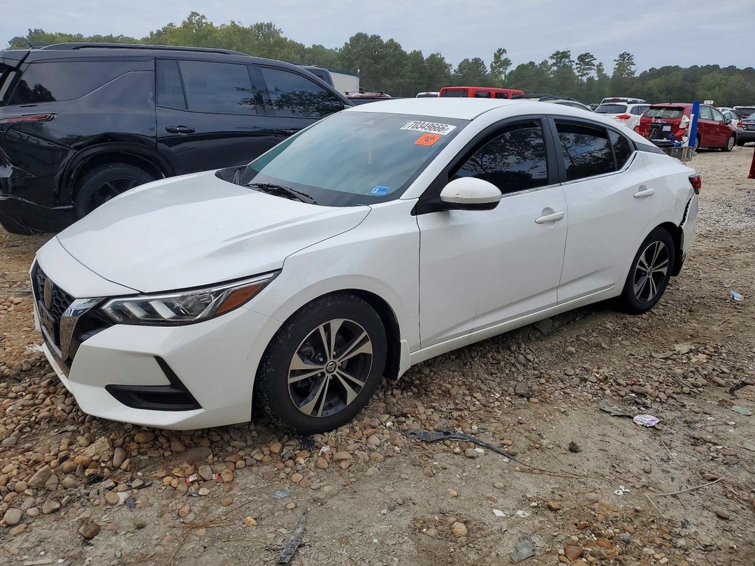 Vue de 2021 NISSAN SENTRA SV, angle 1