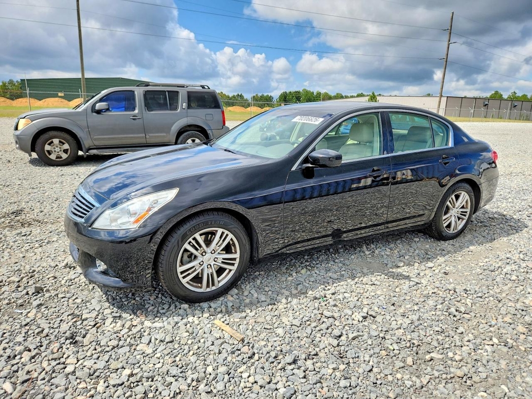 Вид 2013 INFINITI G37 SEDAN JOURNEY, угол 1