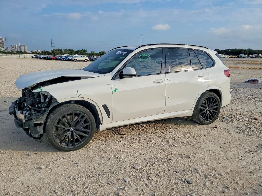 Vedere 2023 BMW X5 M50I, unghi 1