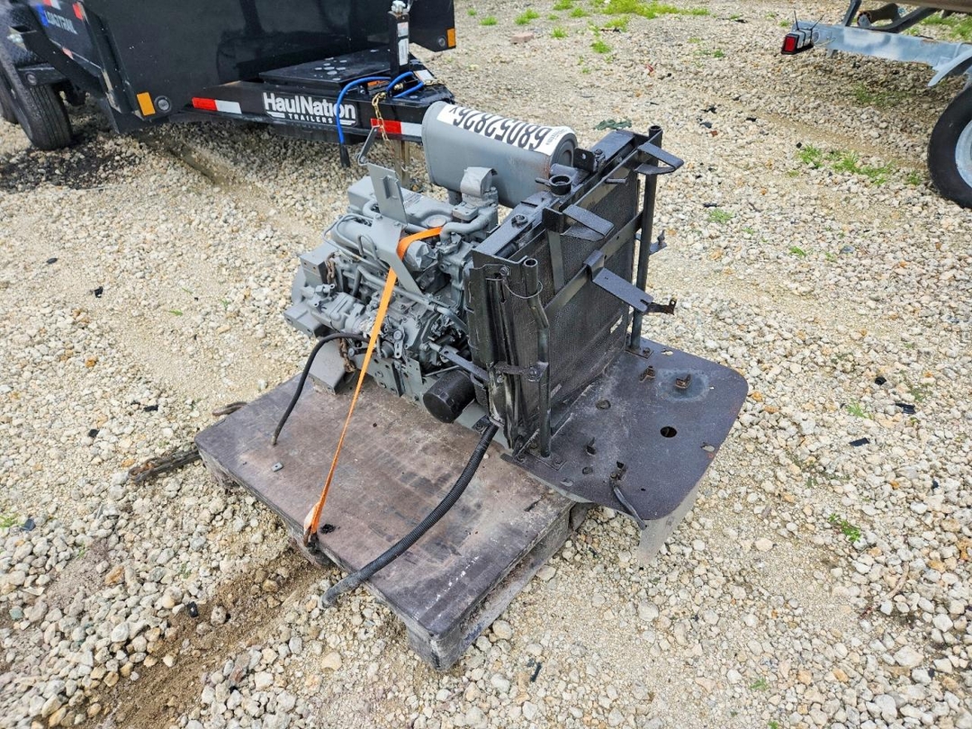 Вид 2010 KUBOTA D1503-M-ET08 ENGINE, угол 1