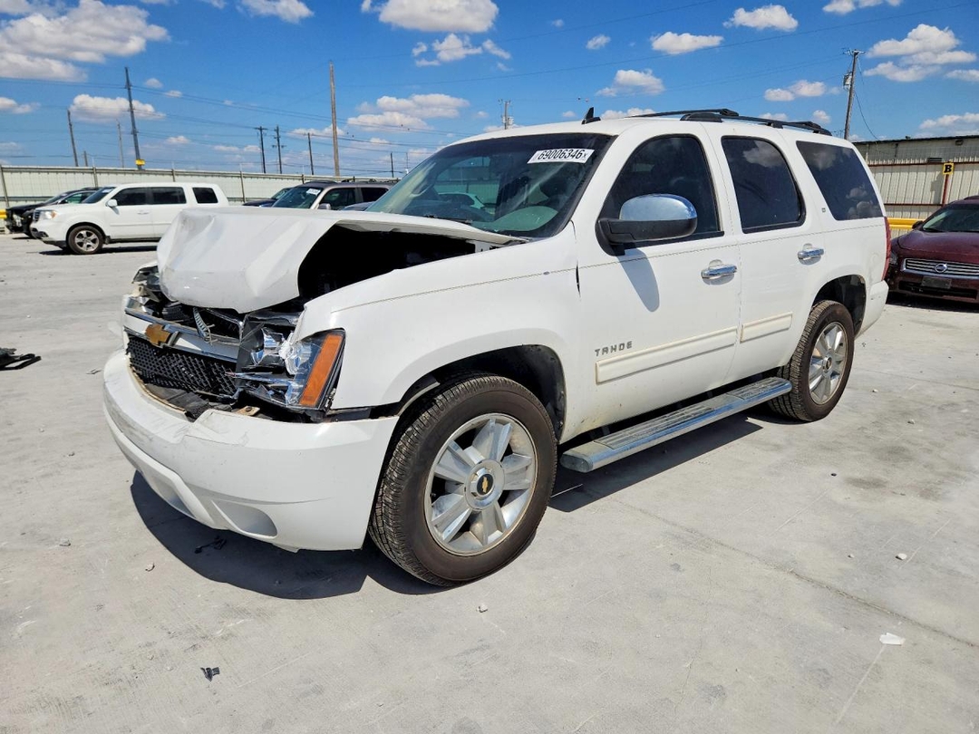 منظر 2013 CHEVROLET TAHOE C1500 LT، زاوية 1