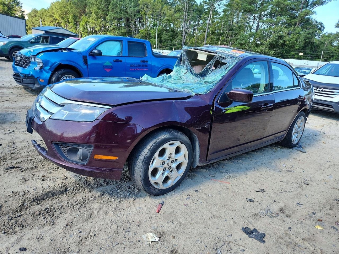 Vue de 2011 FORD FUSION SE, angle 1