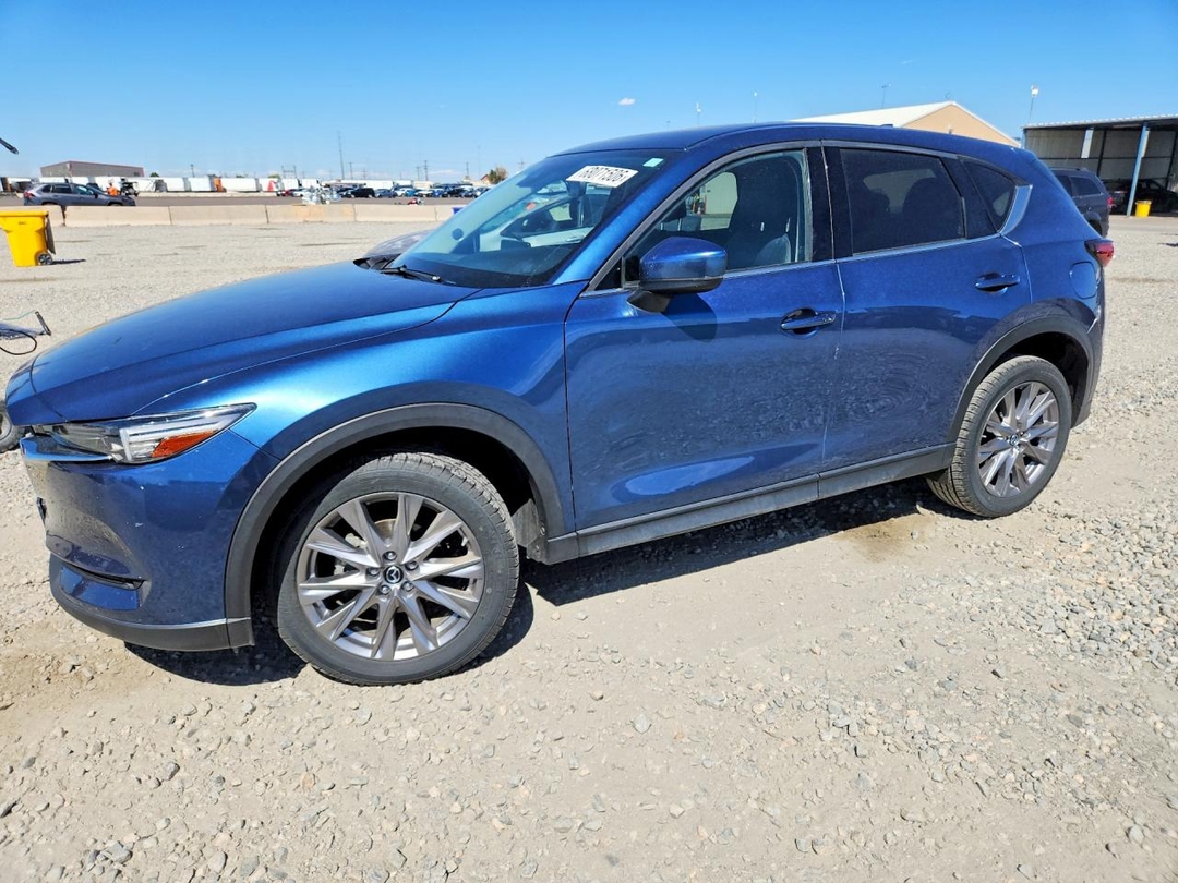 Vue de 2021 MAZDA CX-5 GRAND TOURING, angle 1