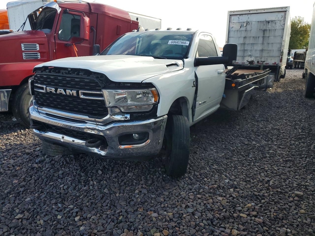 Вид 2022 RAM 5500, угол 1