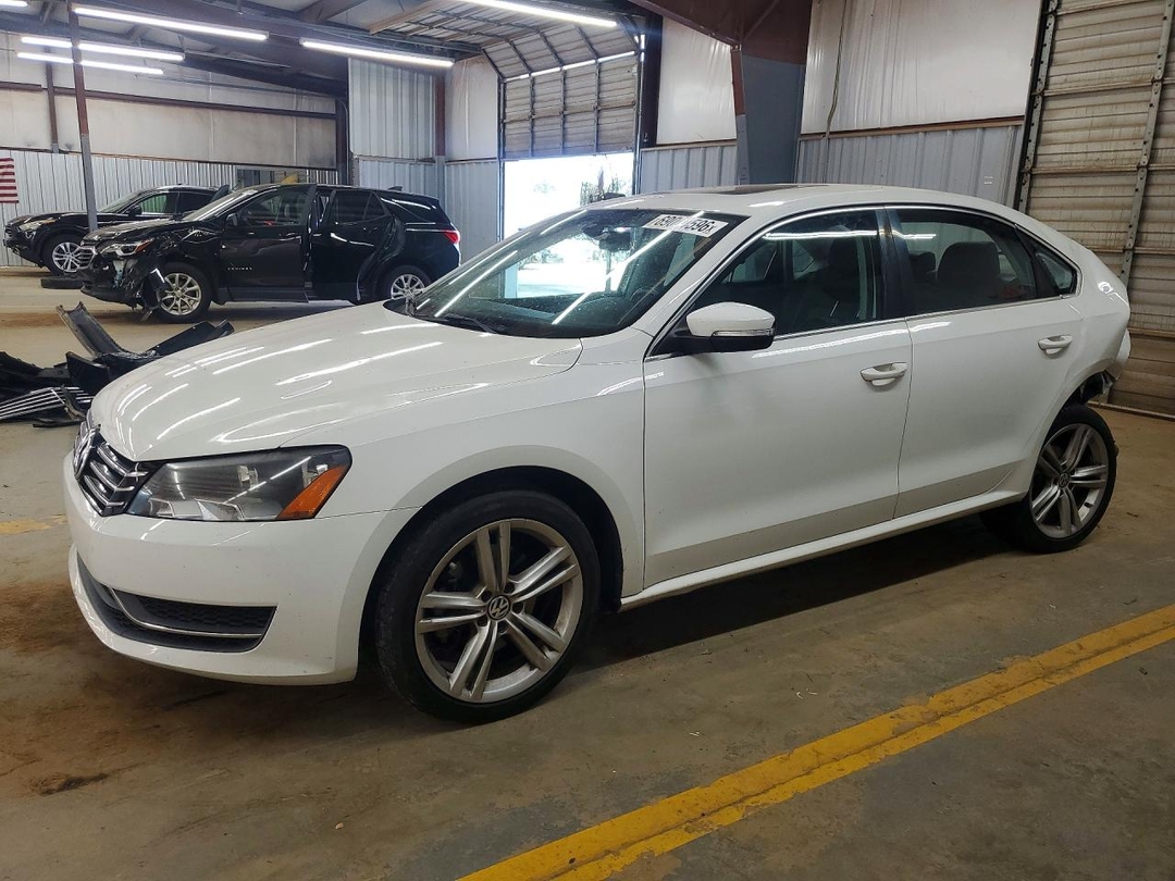 منظر 2014 VOLKSWAGEN PASSAT SE، زاوية 1