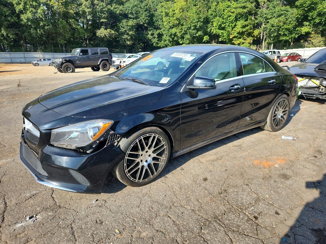 Vista de 2018 MERCEDES-BENZ CLA 250, ángulo 1