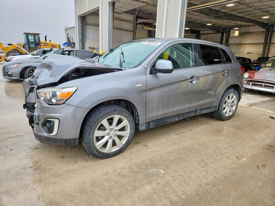 Vue de 2015 MITSUBISHI OUTLANDER SPORT SE, angle 1