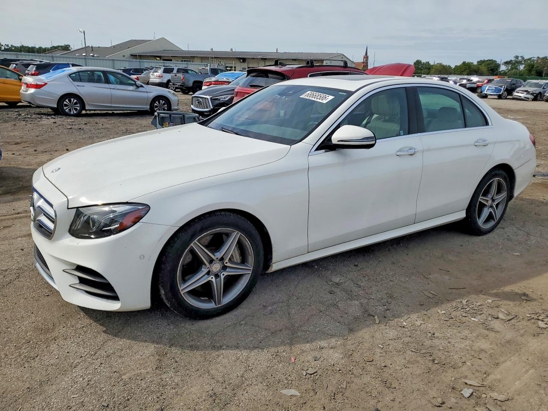منظر 2017 MERCEDES-BENZ E 300 4MATIC، زاوية 1