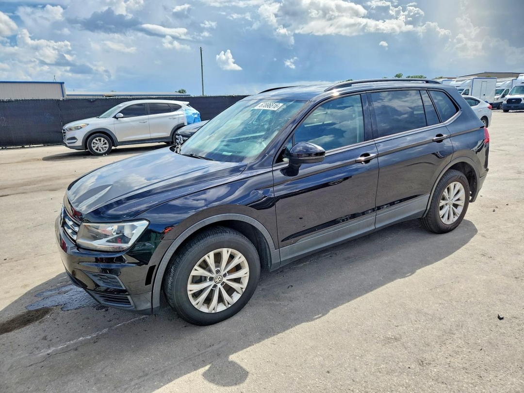 Vue de 2018 VOLKSWAGEN TIGUAN S, angle 1