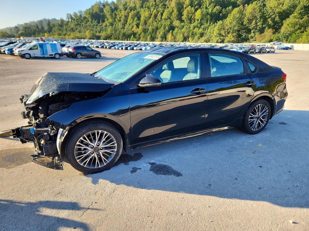 منظر 2024 KIA FORTE GT LINE، زاوية 1