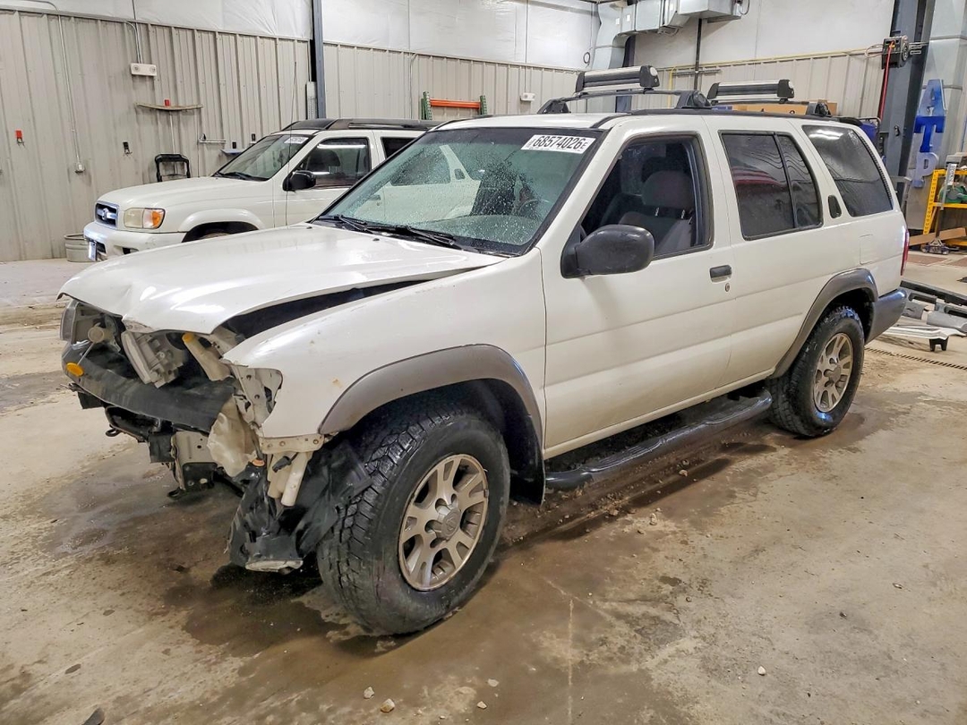 منظر 2001 NISSAN PATHFINDER SE، زاوية 1