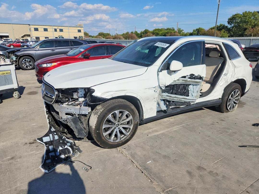منظر 2026 MERCEDES-BENZ GLC 300 4MATIC، زاوية 1