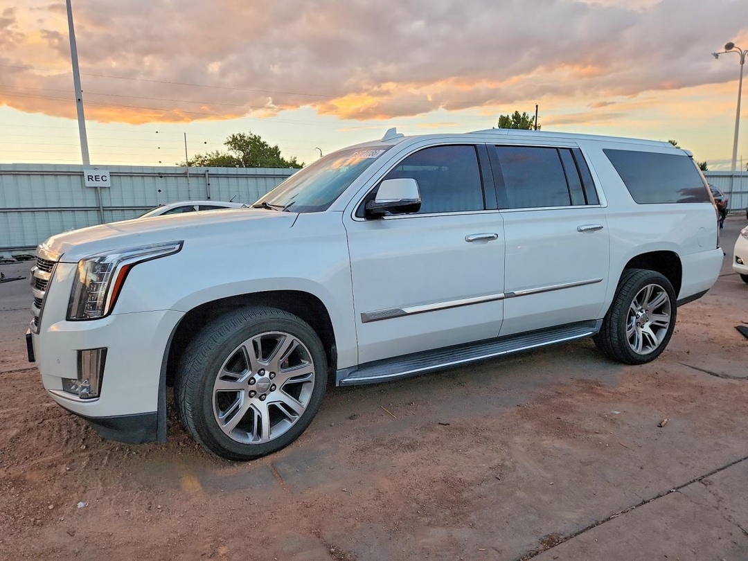 Vue de 2016 CADILLAC ESCALADE ESV LUXURY, angle 1