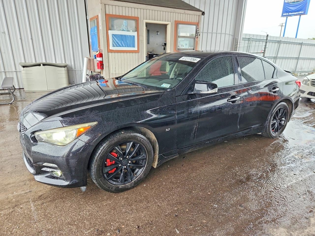Vue de 2015 INFINITI Q50 BASE, angle 1