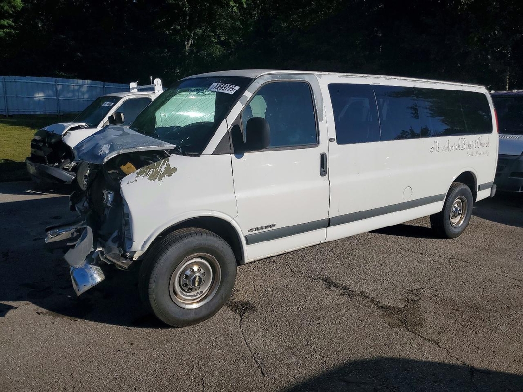 Вид 2002 CHEVROLET EXPRESS G3500, угол 1