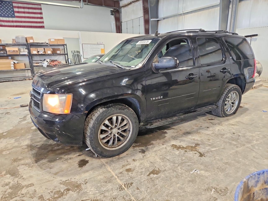 Vue de 2011 CHEVROLET TAHOE K1500 LT, angle 1