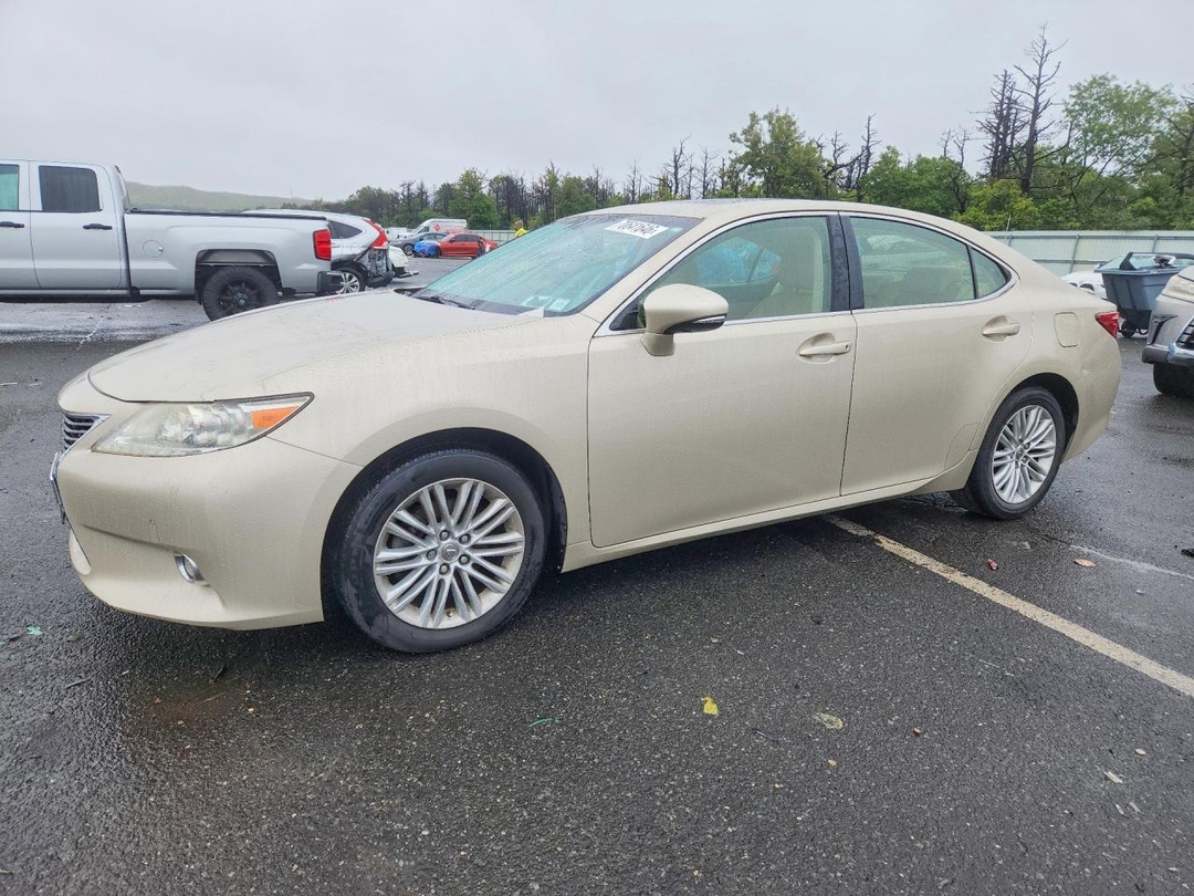 Вид 2014 LEXUS ES 350, угол 1