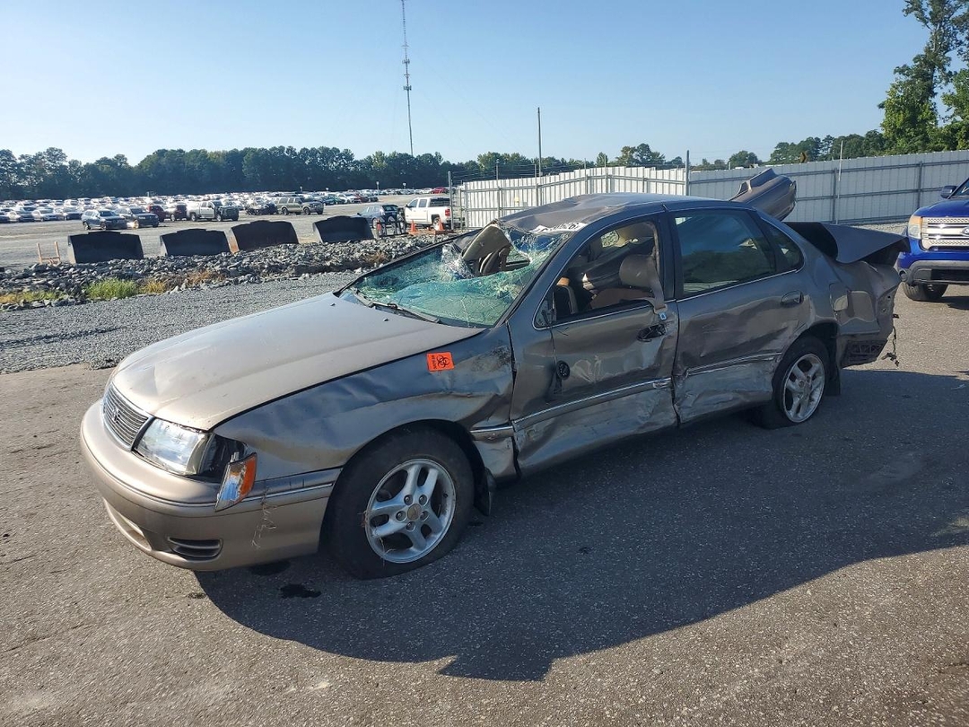 Вид 1999 TOYOTA AVALON, угол 1