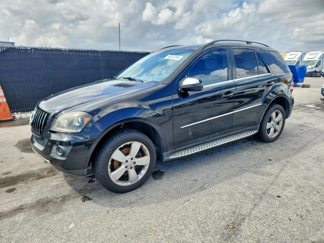 Vista de 2010 MERCEDES-BENZ ML 350 4MATIC, ángulo 1