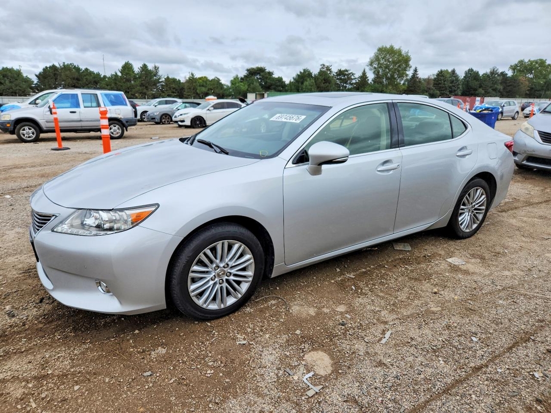 Вид 2013 LEXUS ES 350, угол 1