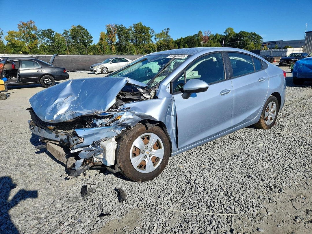 Vista de 2017 CHEVROLET CRUZE LS, ángulo 1